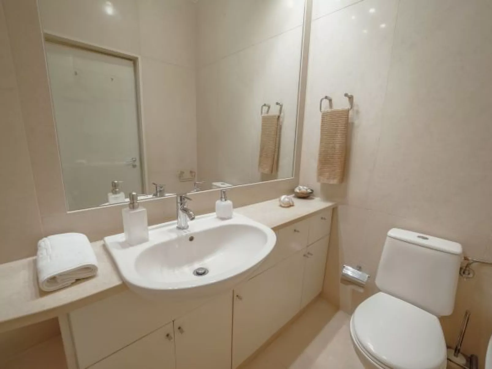 GRAND BOTANIC GARDEN APARTMENT by VACATIONY - Inside