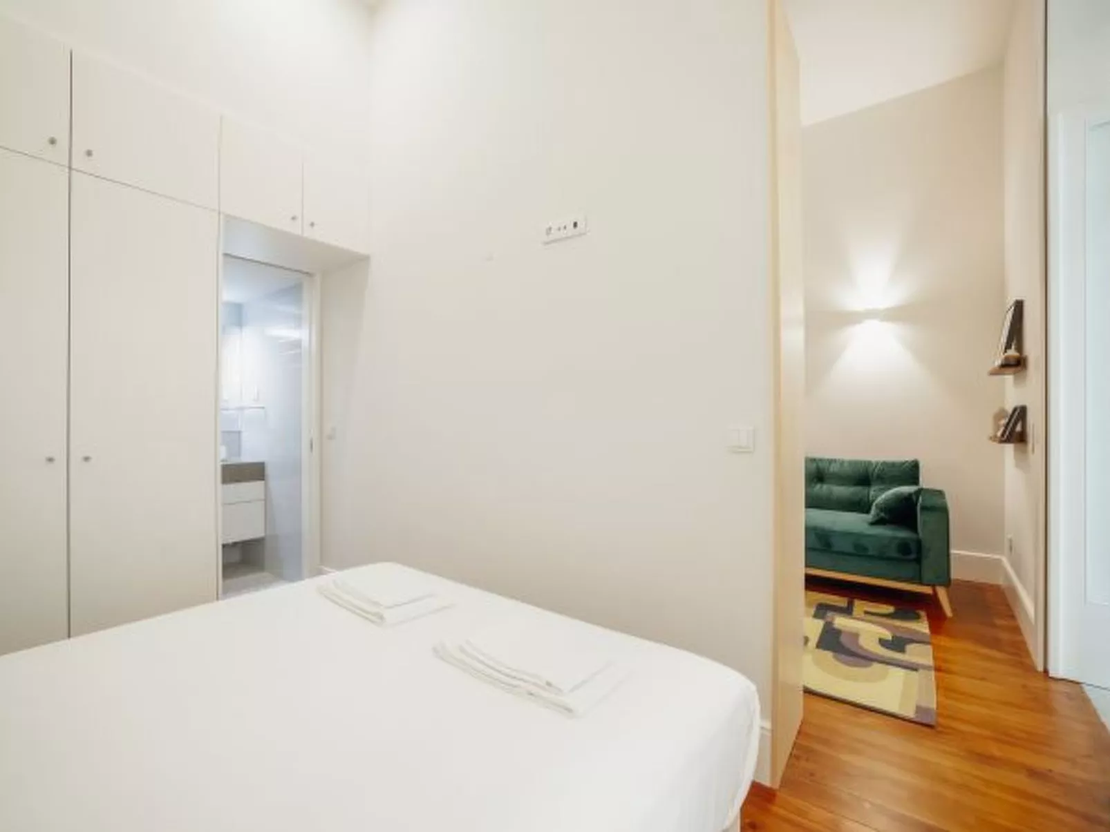 HOME WITH A POOL by VACATIONY - Drinnen