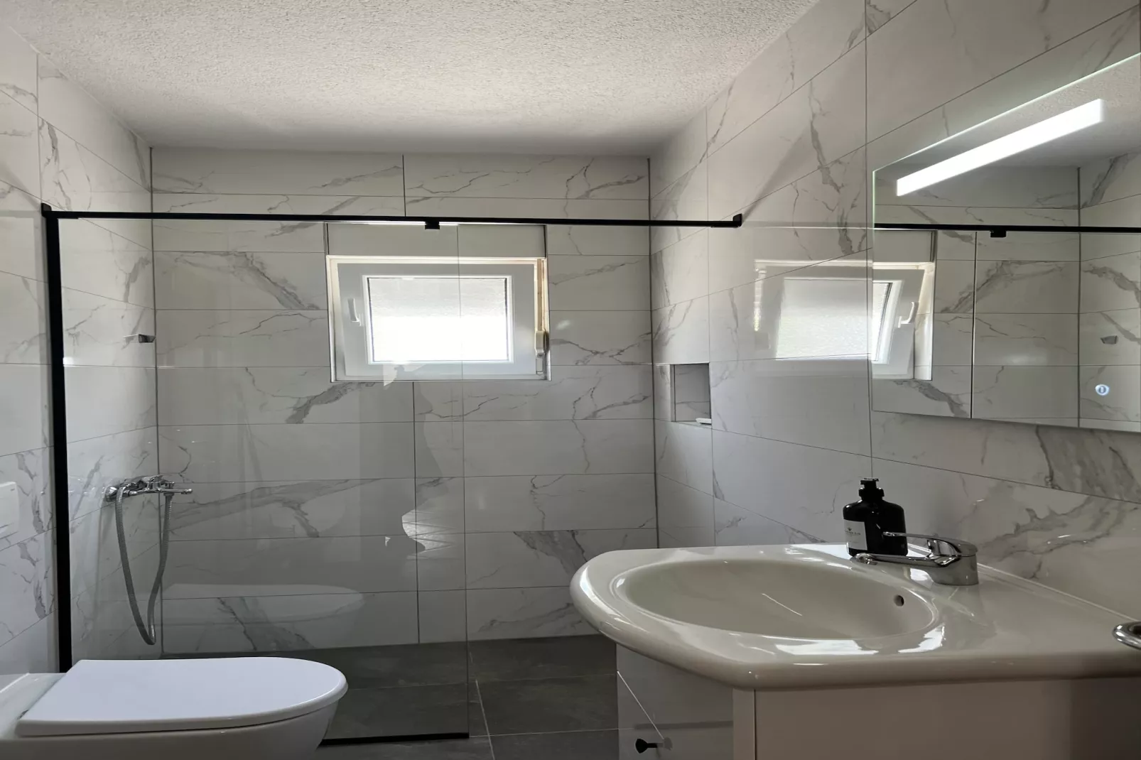 Apartment Lavaran 1 - Badezimmer