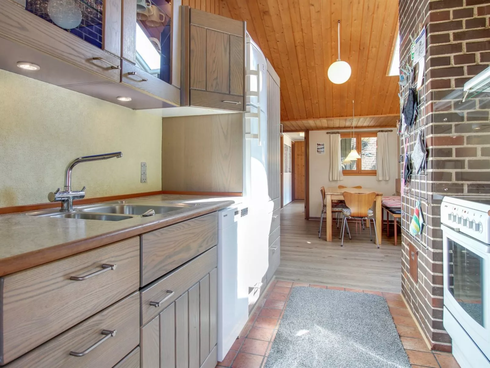 "Etti" - 1km from the sea - Drinnen