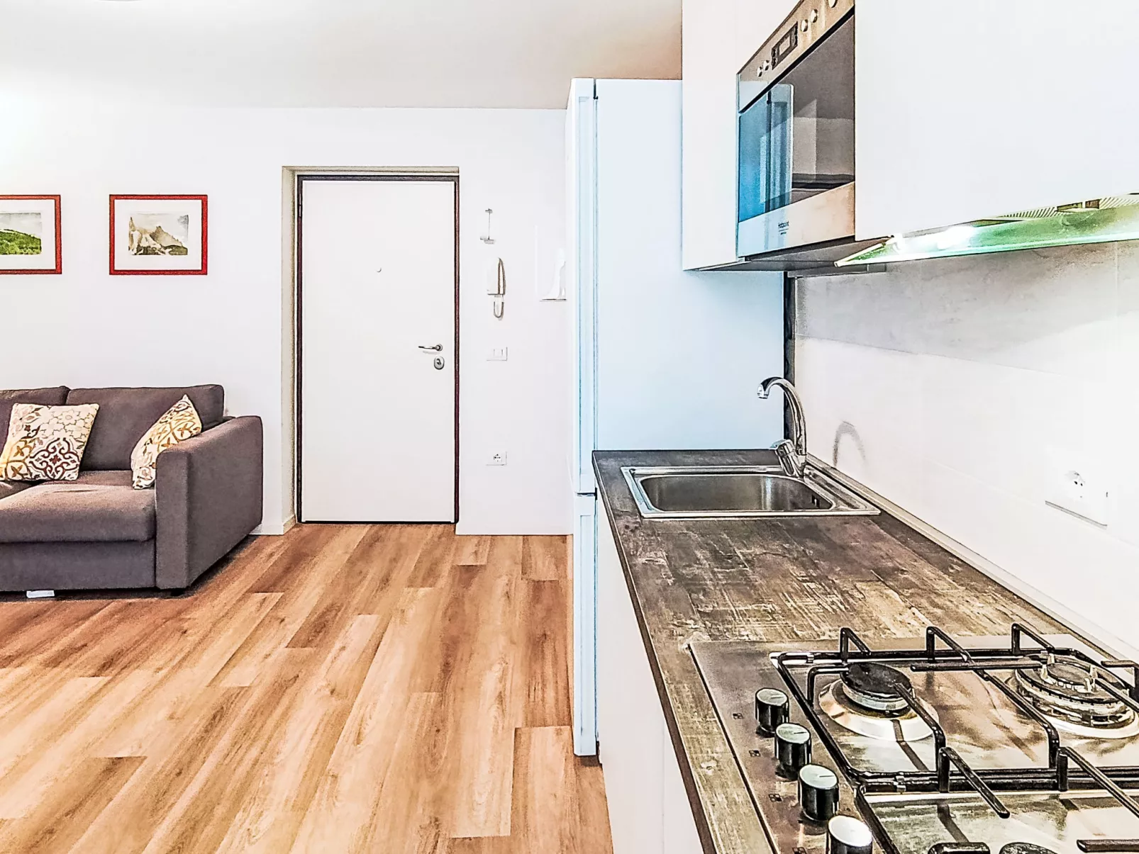 Tra gli Ulivi - Dedans