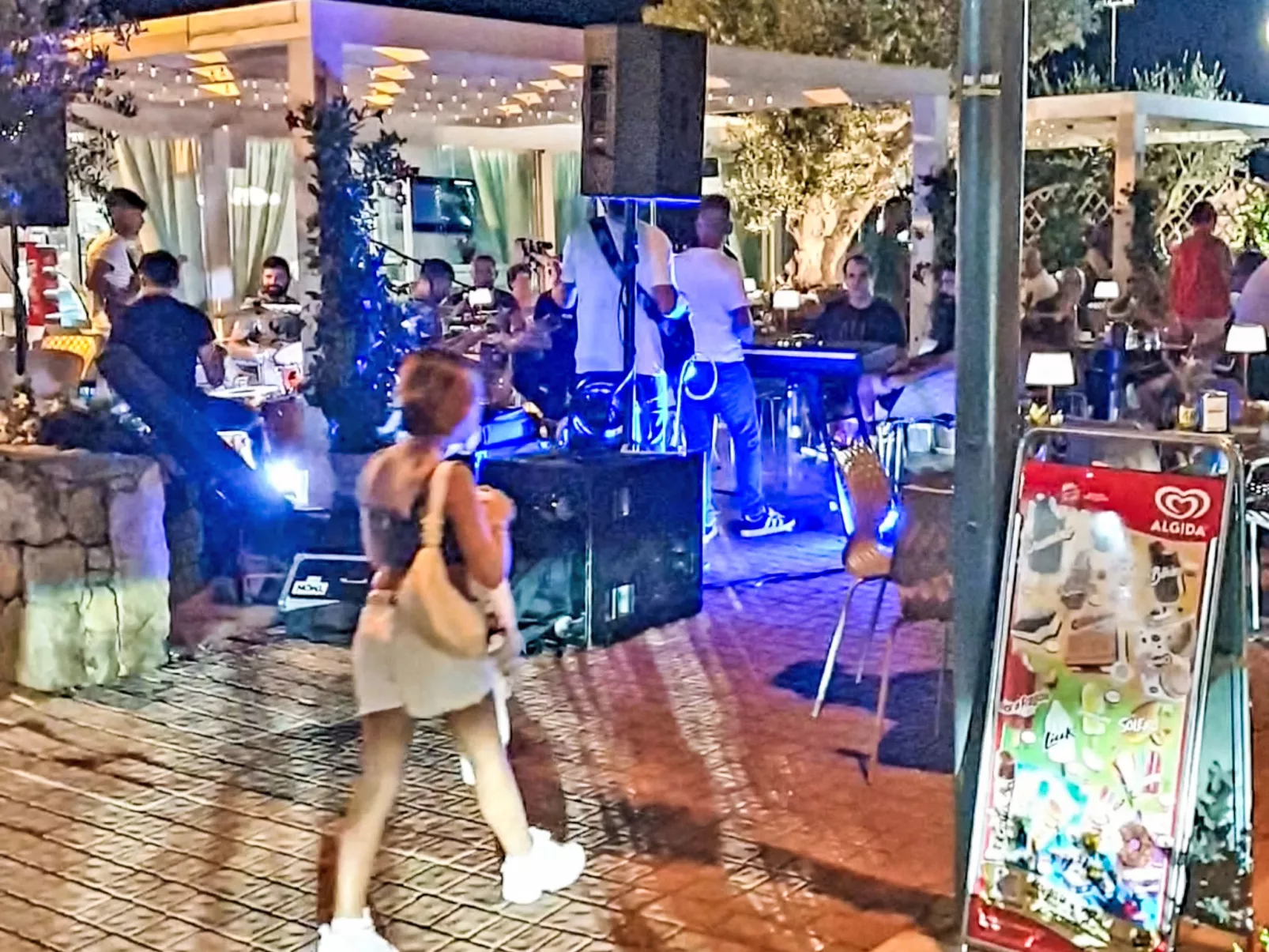 Irene, dolce brezza - Outside