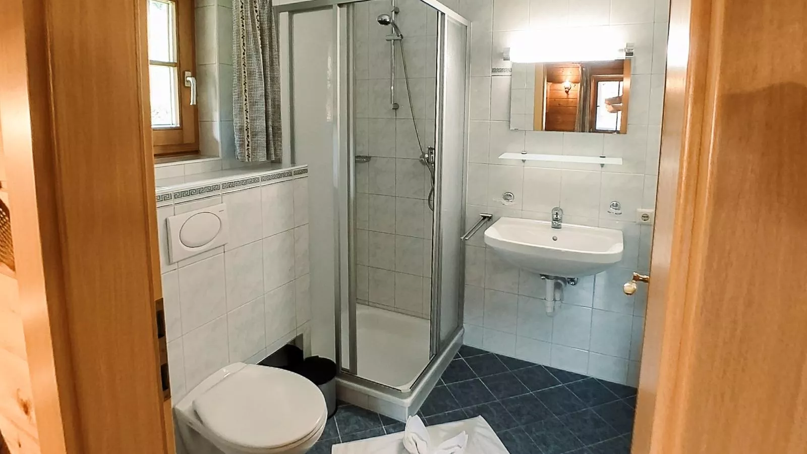 Uriges Chalet 7-Bathroom