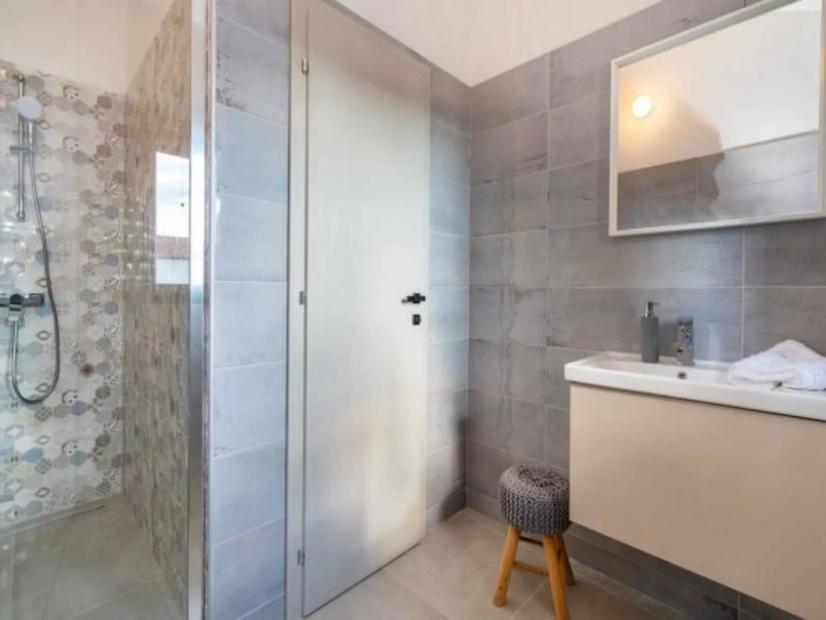 Villa Magale with a pool - Image-tags.info