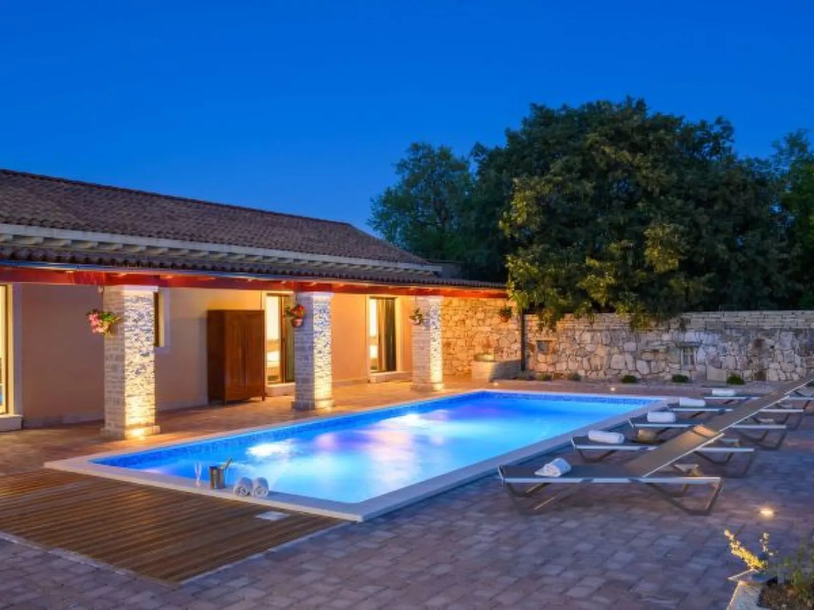 Villa Jacassa with heated pool and jacuzzi - Image-tags.info