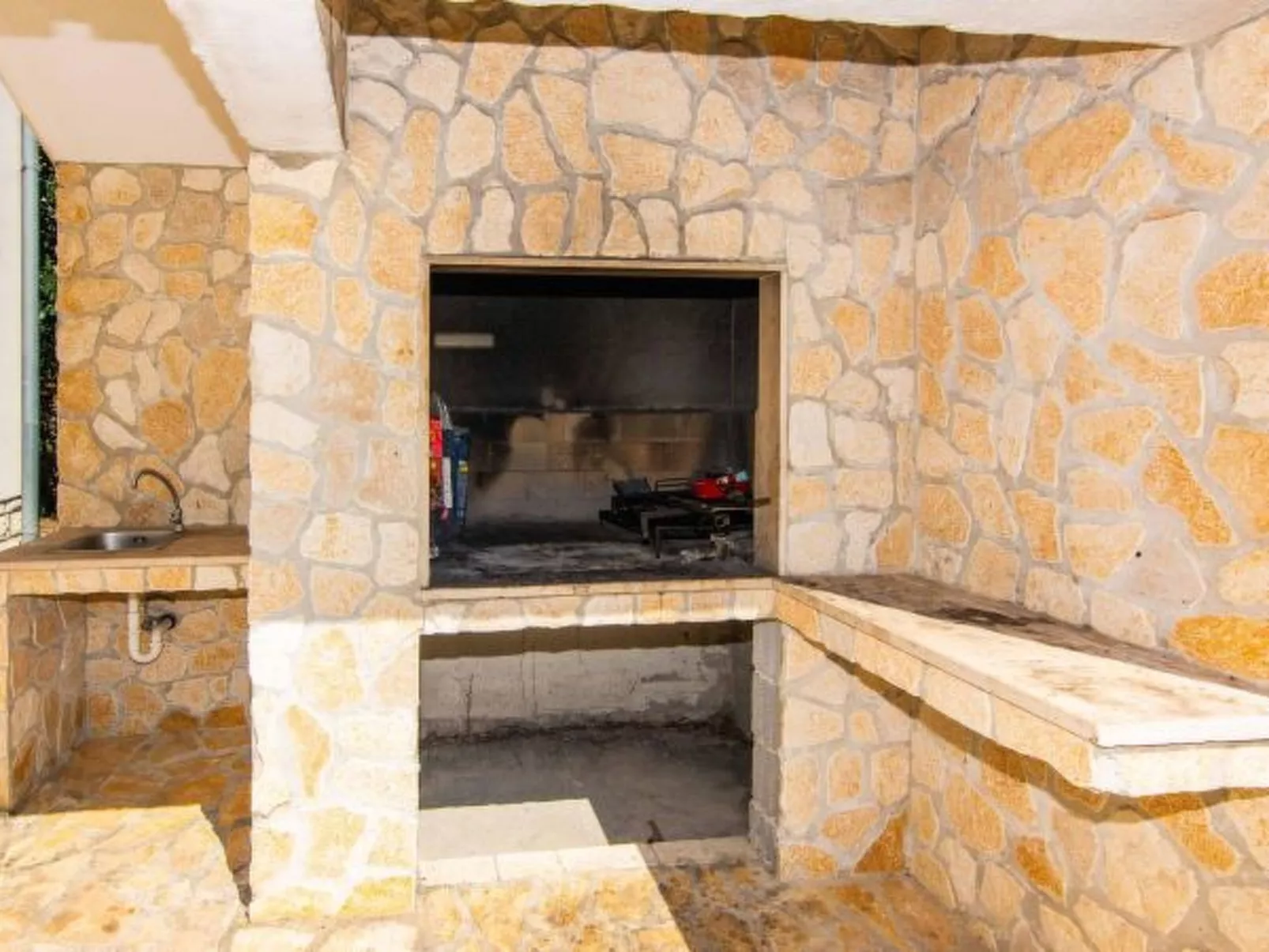 Villa Annamaria with large pool, Zadar - Image-tags.info