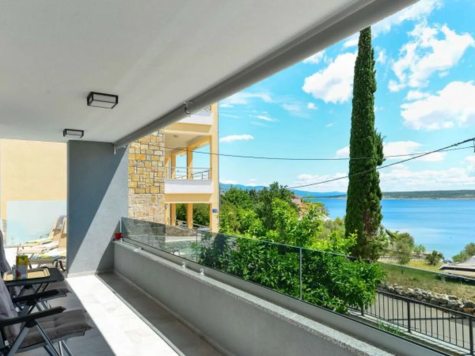 Modern Villa Futura with pool - Draußen