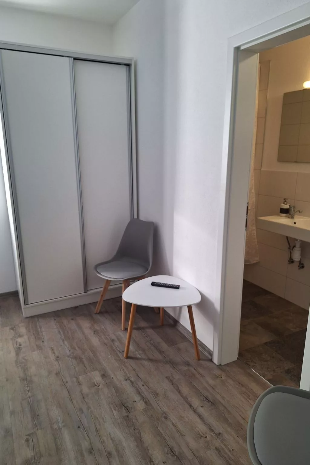 Gästezimmer mit Blick auf die Berge - Drinnen