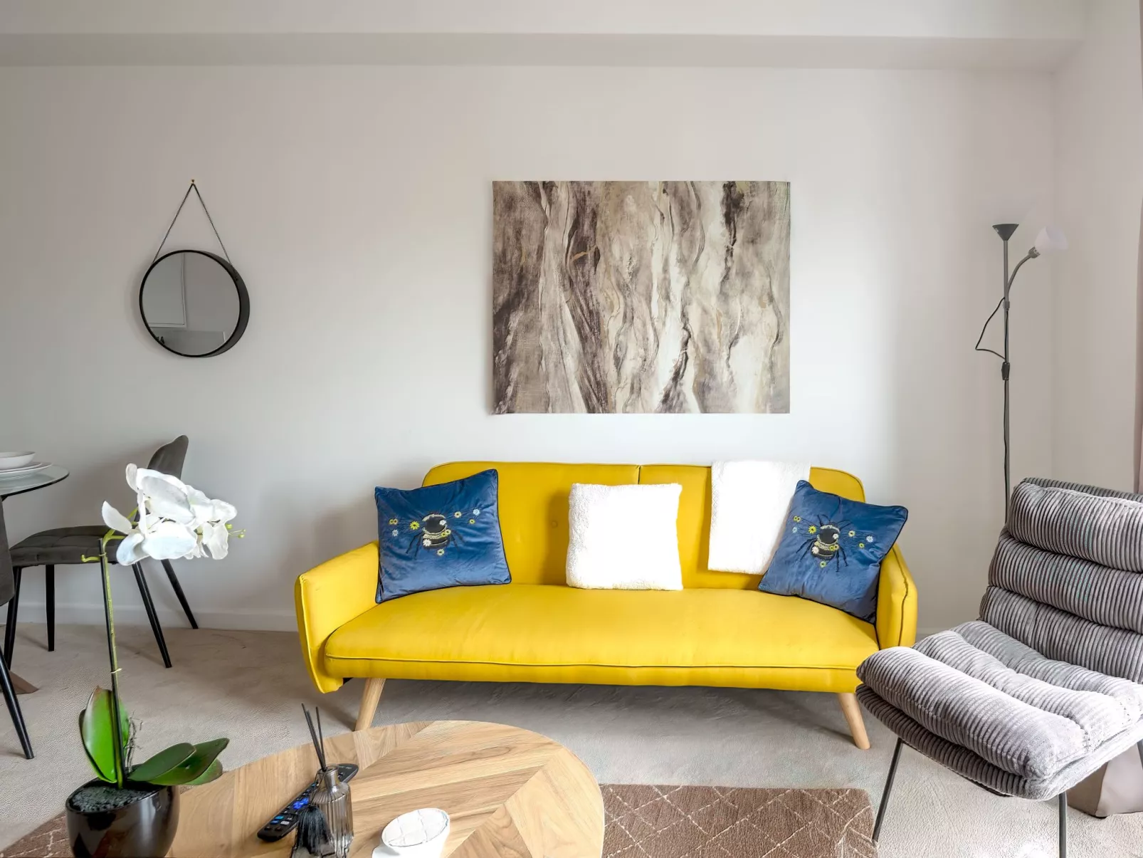 Brandneue, zentrale 2-Zimmer-Wohnung für 6 Gäste - Dedans