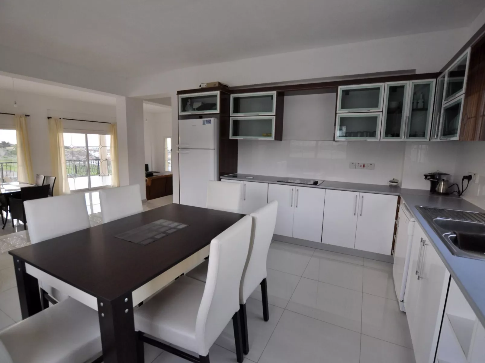 Ferienvilla mit Blick auf das Wasser - Drinnen