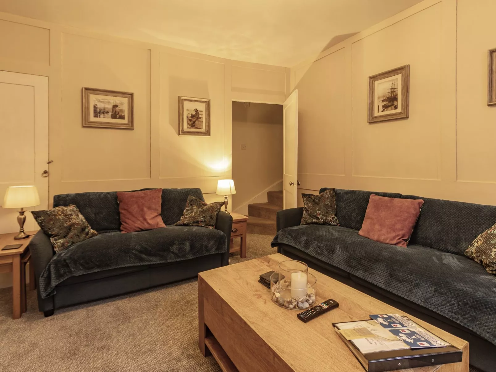 Robins Nest - Inside