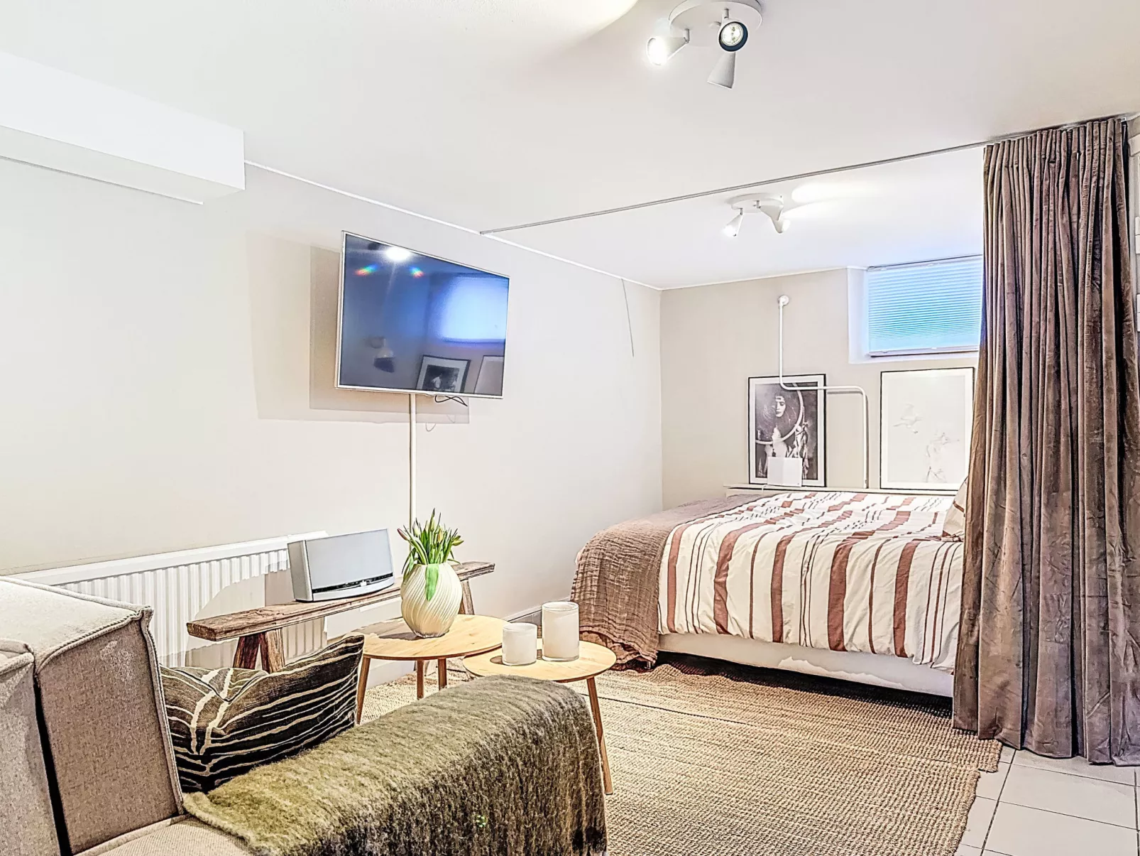 Vårhemsplatsen - Drinnen