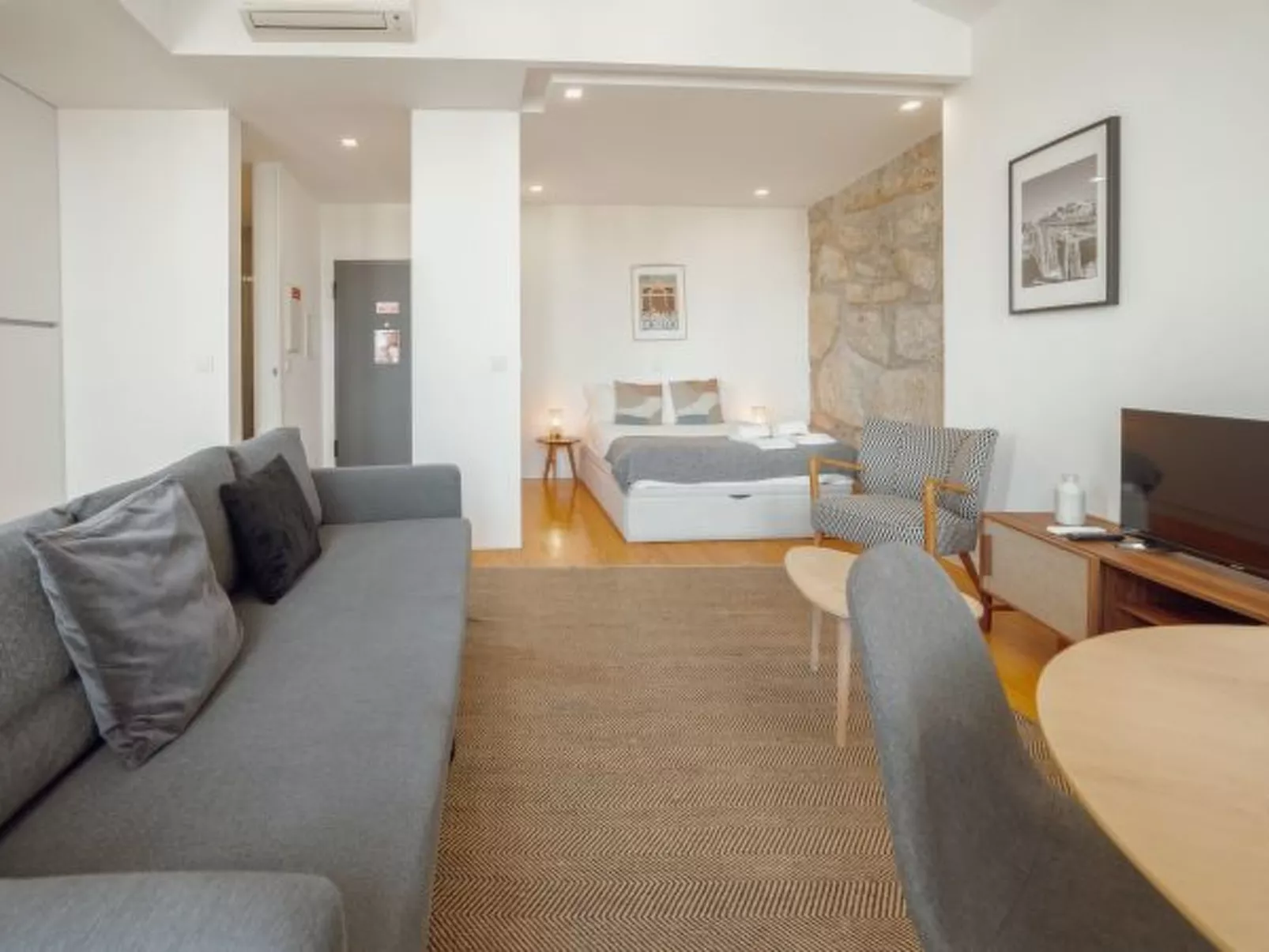 COURTYARD OPORTO DESIGN APARTMENT F - Inside