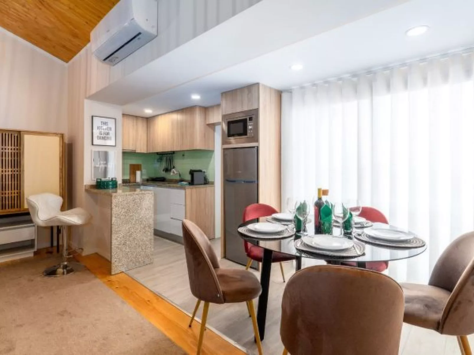 CITY CENTER COMFORT APARTMENT B by VACATIONY - Inside