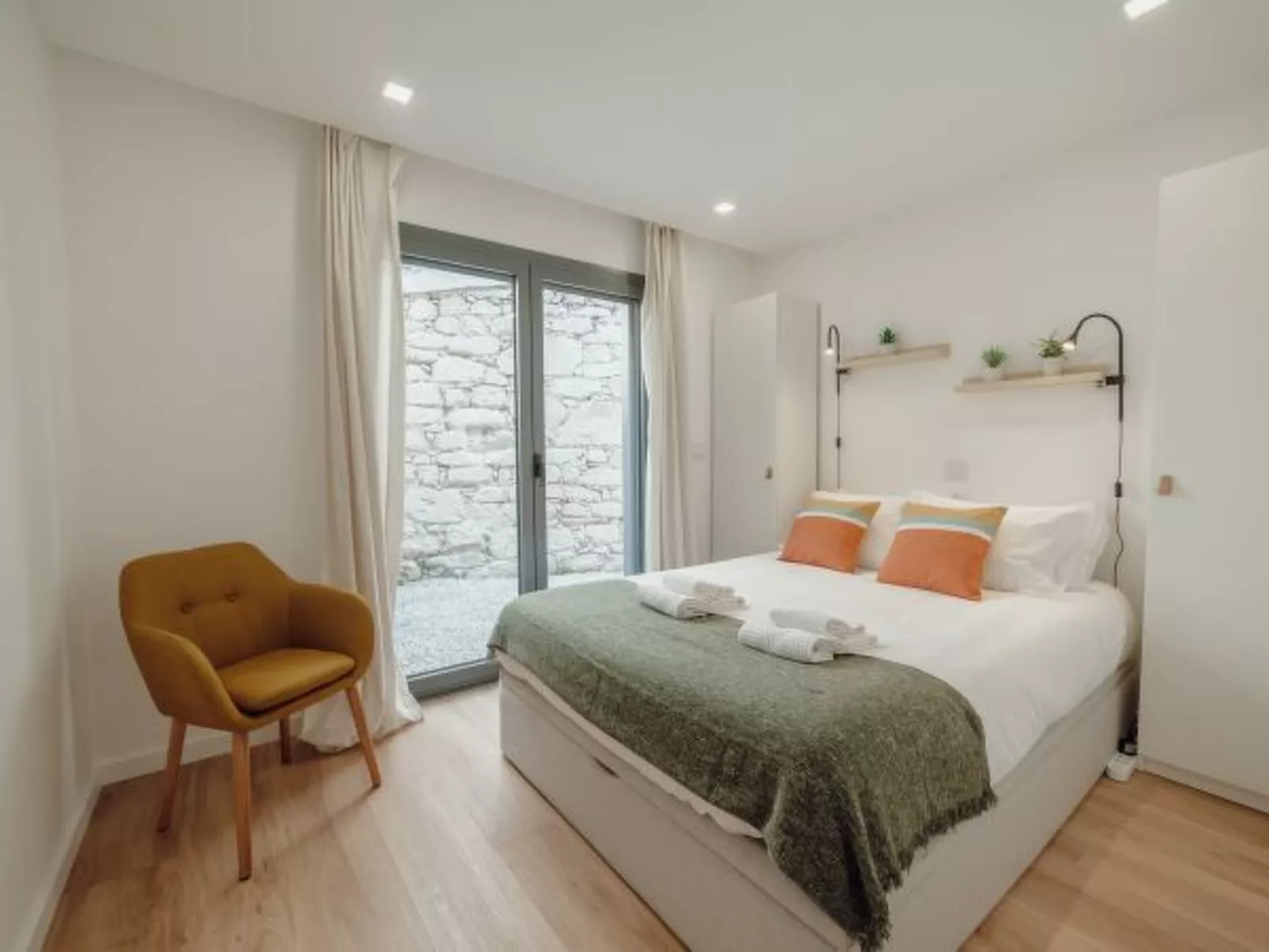 COURTYARD OPORTO DESIGN APARTMENT L WITH TERRACE - Inside