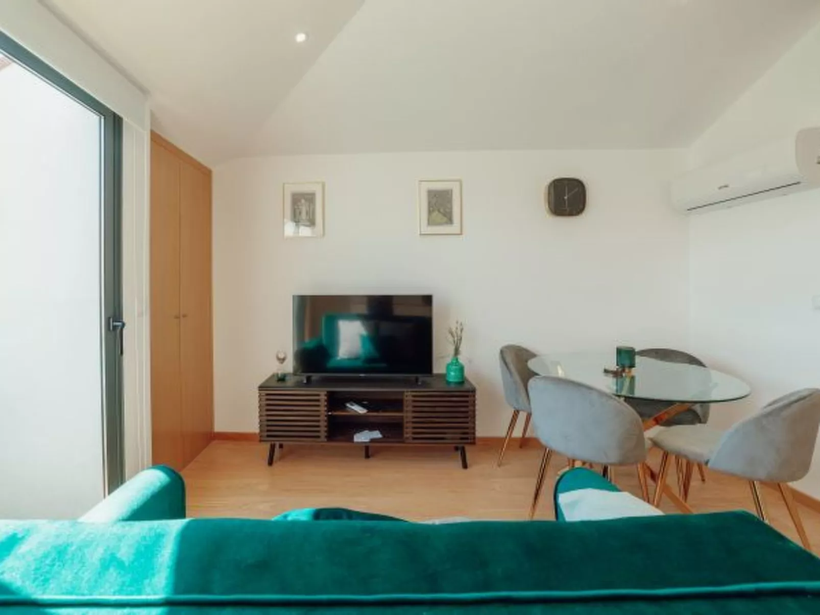 MODERN & STYLISH APARTMENT III by VACATIONY - Inside