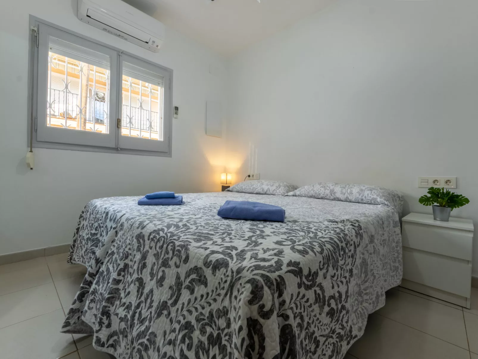 Higini Angles - Inside