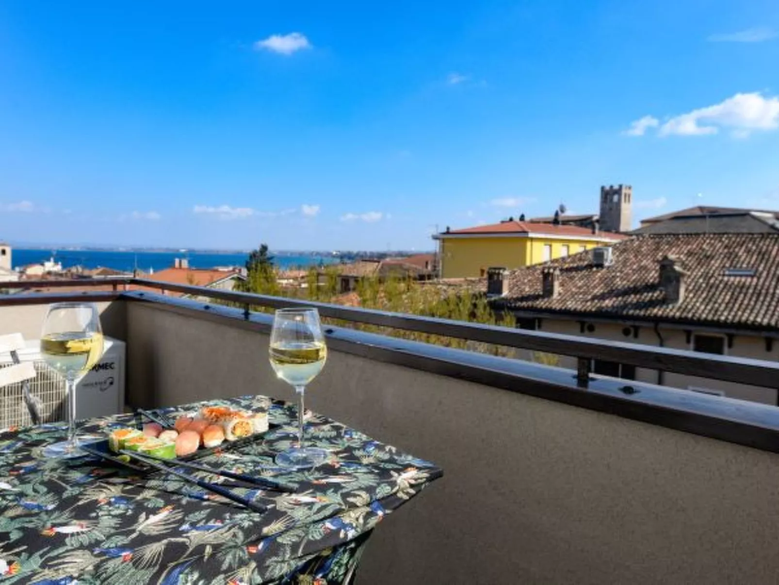 Desenzanoloft Smiling - Image-tags.info