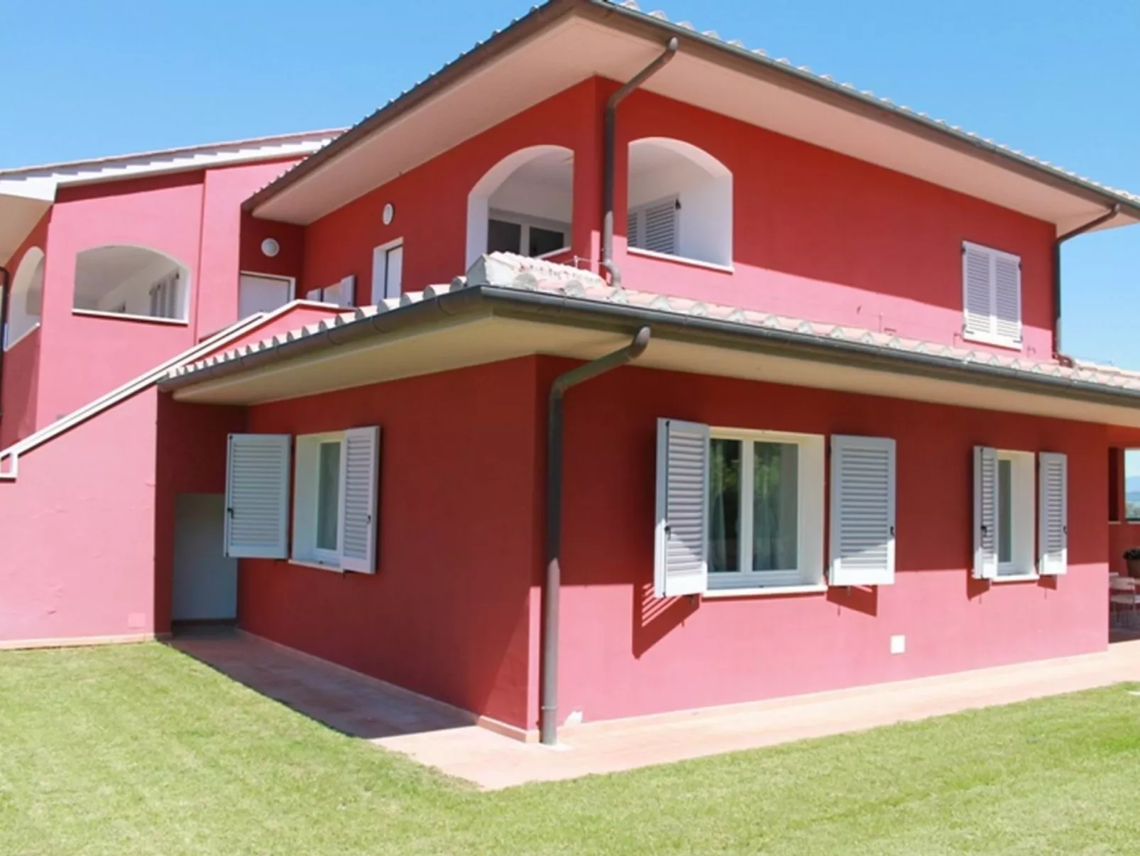 Unterkunft mit privater Terrasse, Gemeinschaftspool - Outside