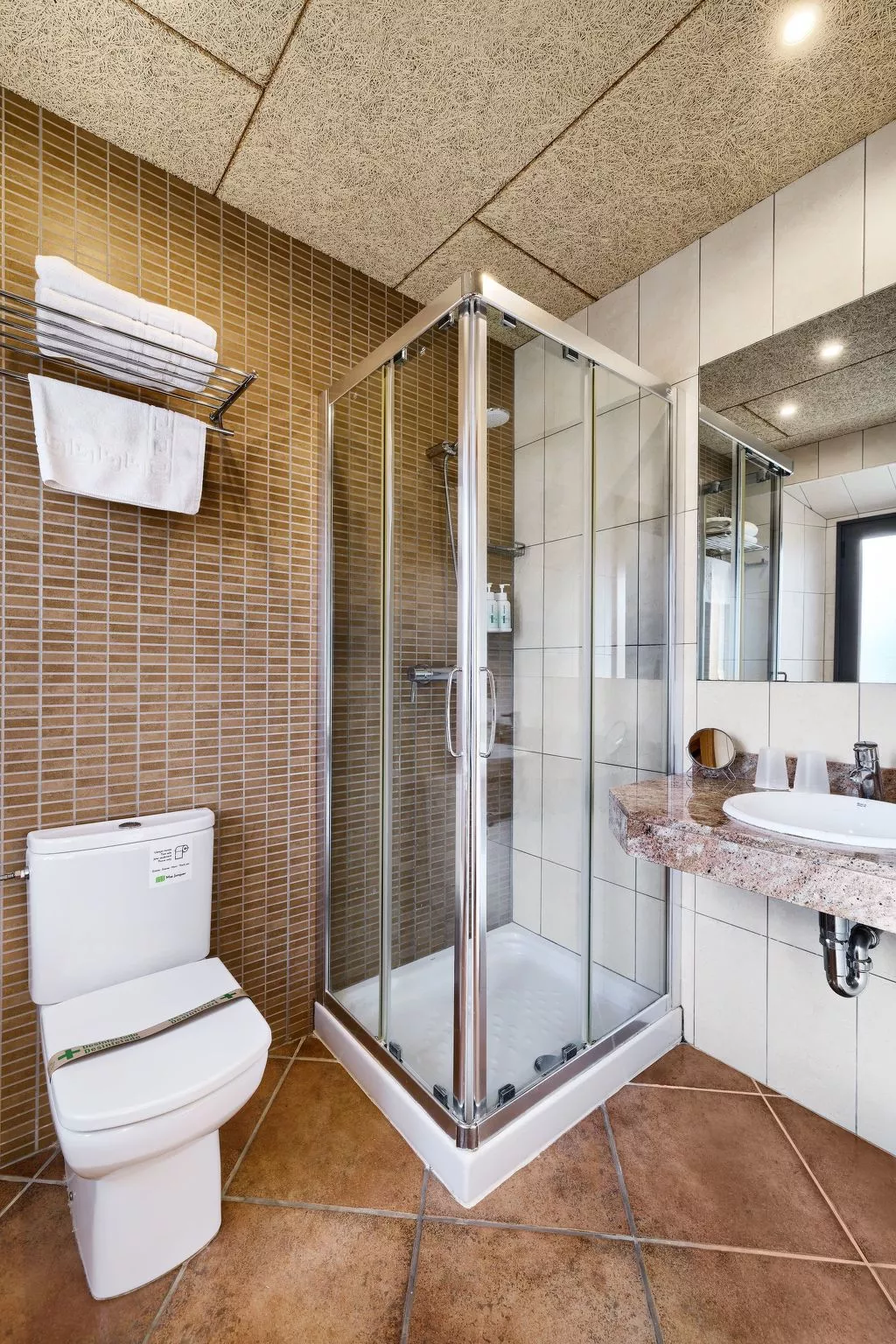 Landhaus, 8 Zimmer mit Bad, Schwimmbad, Tennis - Drinnen