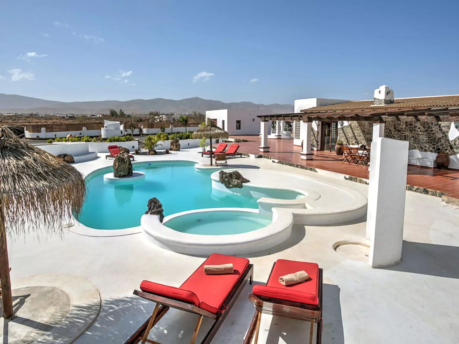 Villa mit privatem Pool - Draußen