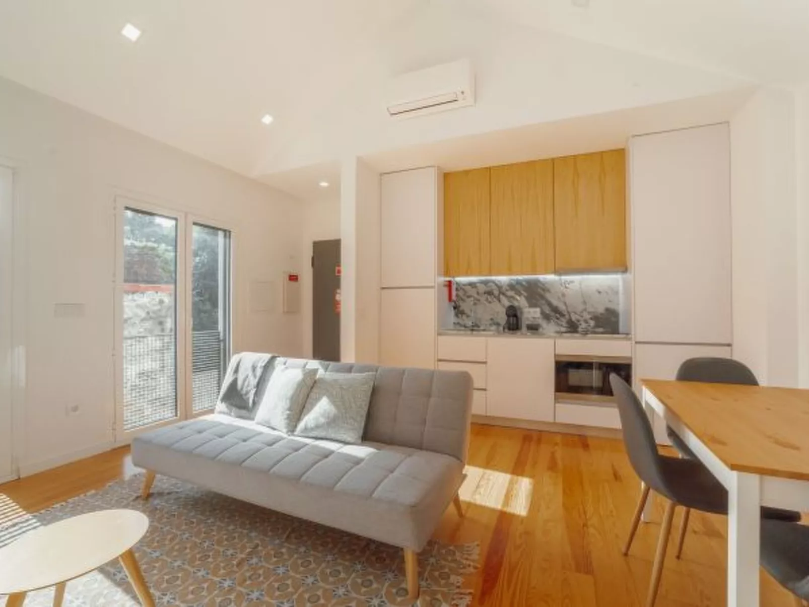 COURTYARD OPORTO DESIGN APARTMENT J - Drinnen