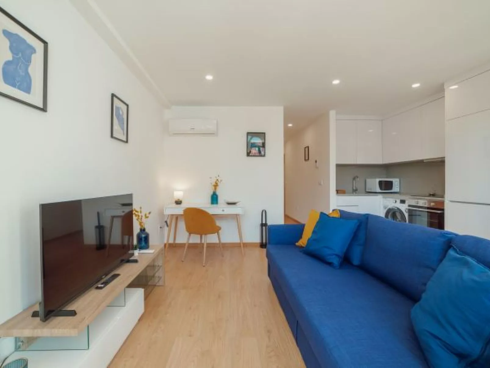 MODERN & STYLISH APARTMENT I by VACATIONY - Inside