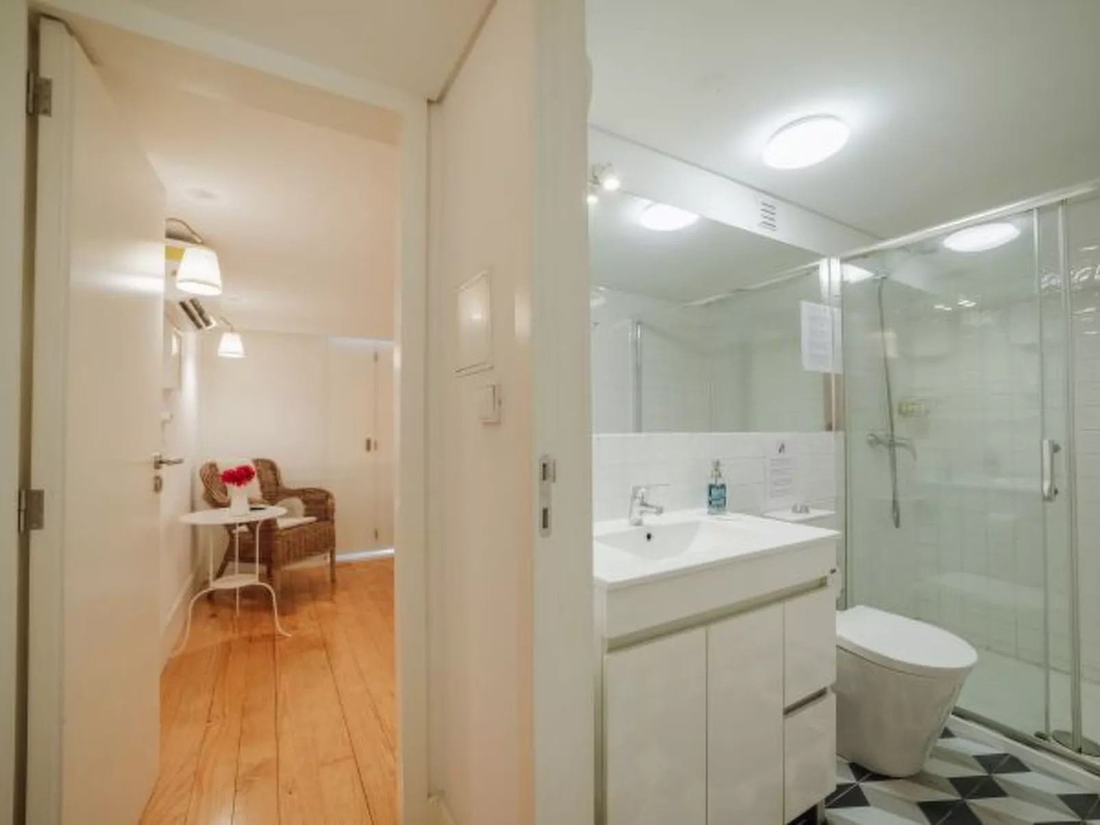 HISTORIC & BRIGHT BOLHAO MEZZANINE by VACATIONY - Dedans