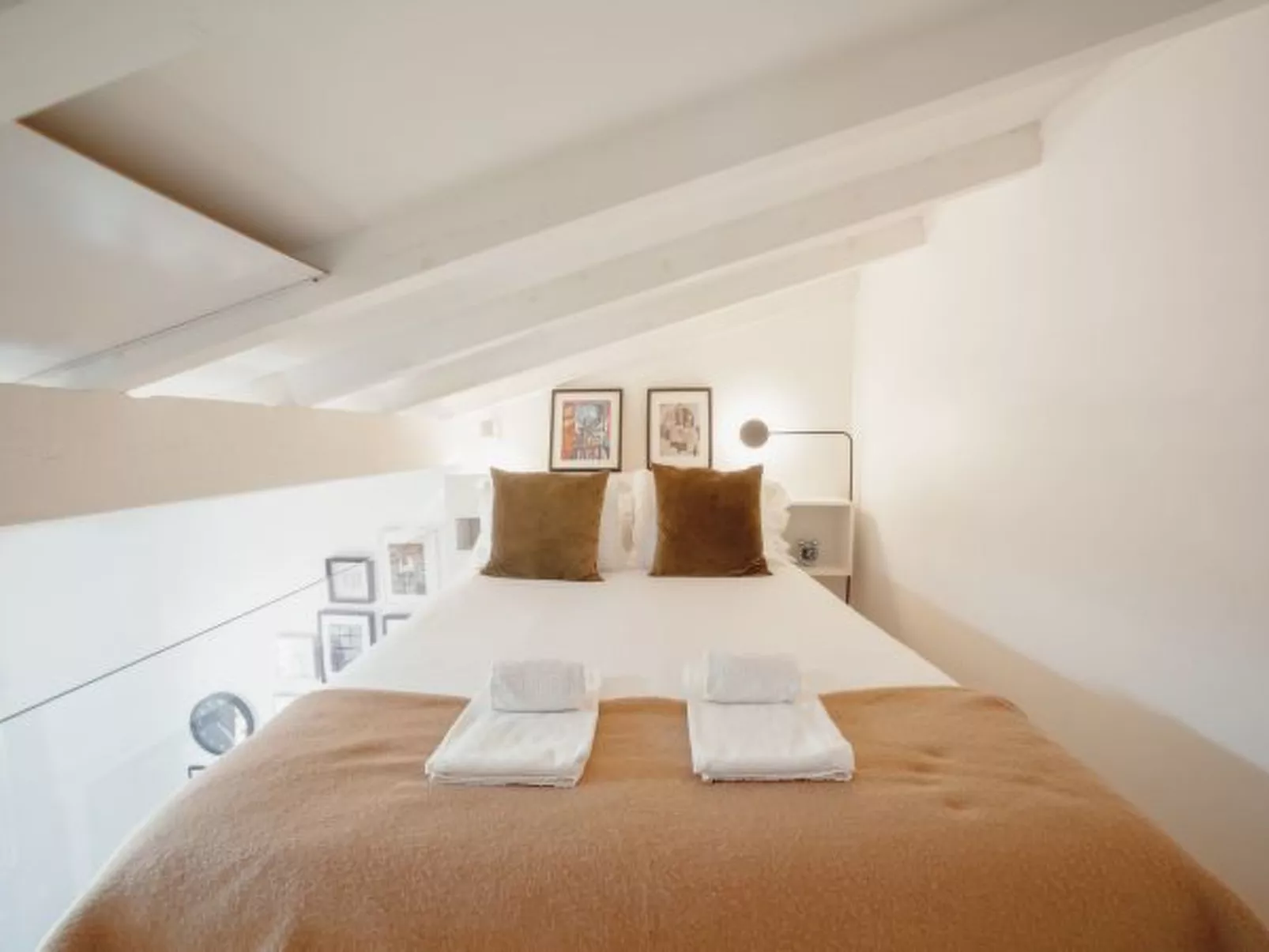 MEZZANINE STYLISH APARTMENT U by VACATIONY - Inside