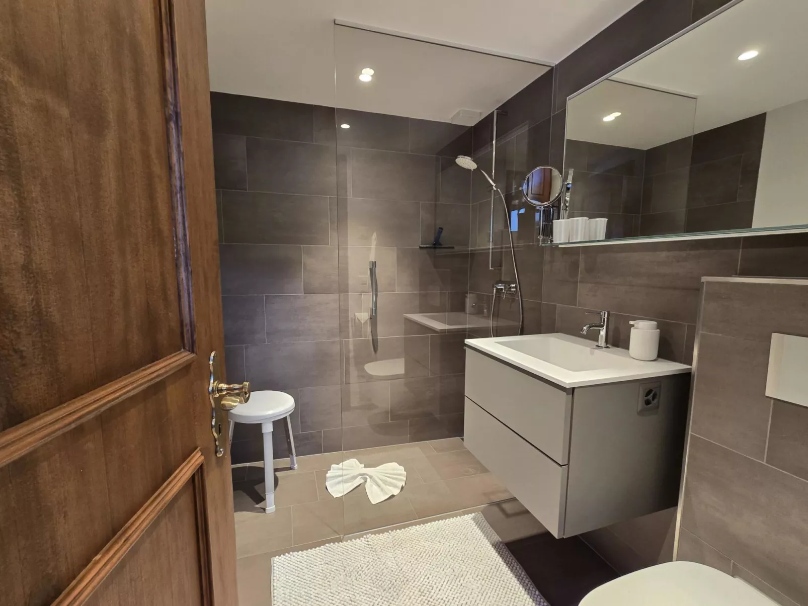 Tgiesa Alva - Inside