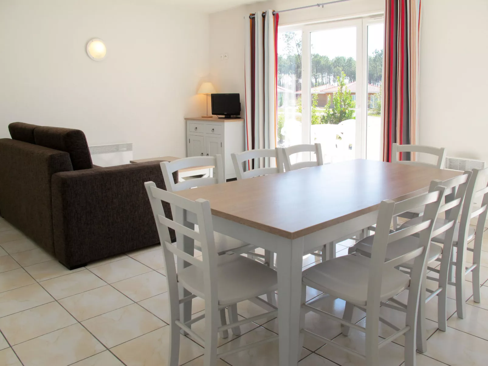 Le Domaine des Grands Lacs - Inside