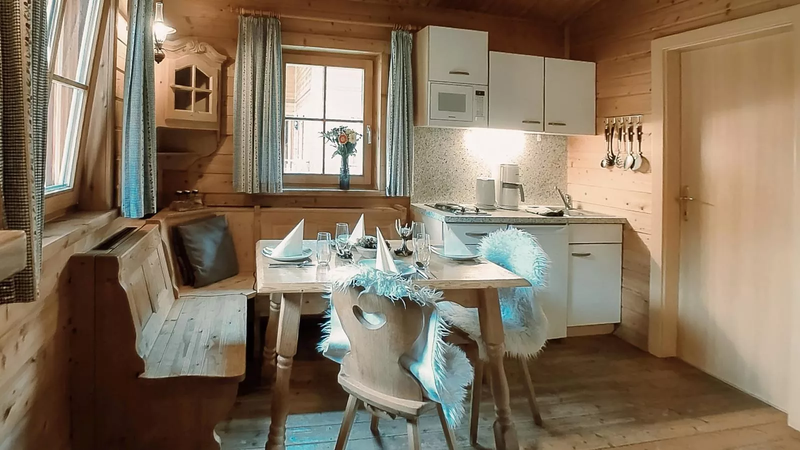 Uriges Chalet 17-Dining room