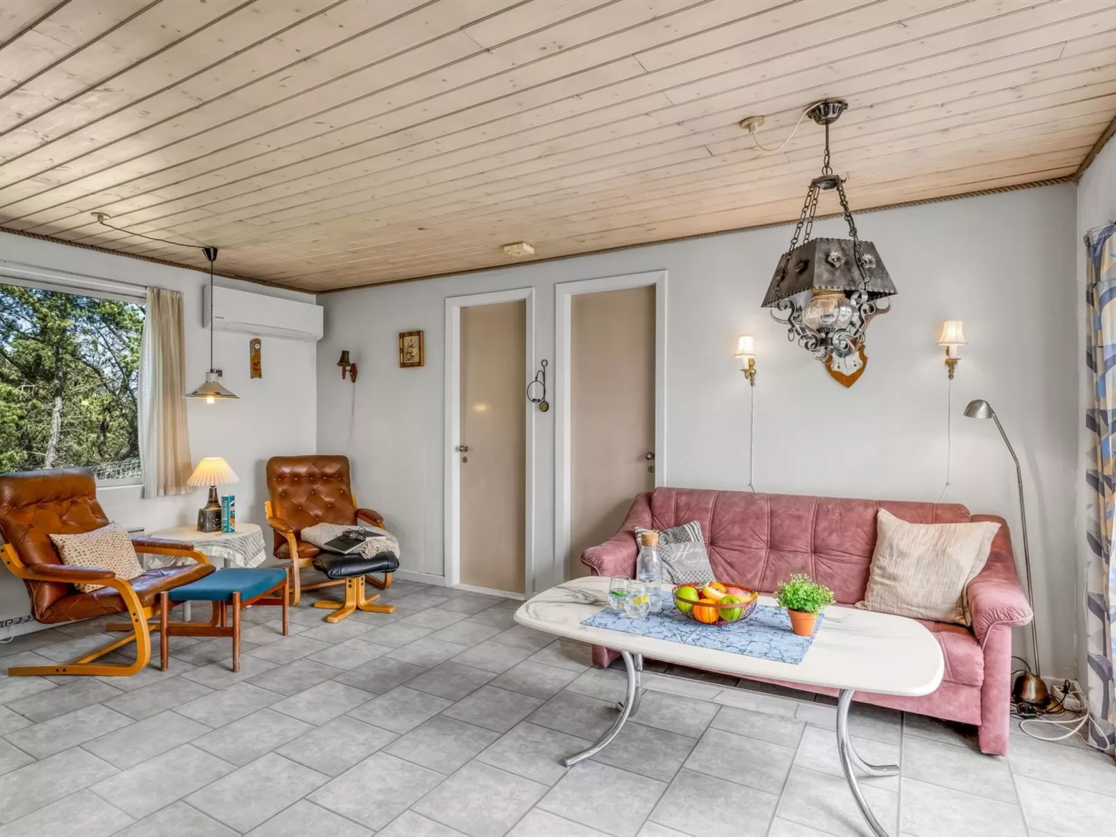 "Jonnhild" - 700m from the sea - Inside