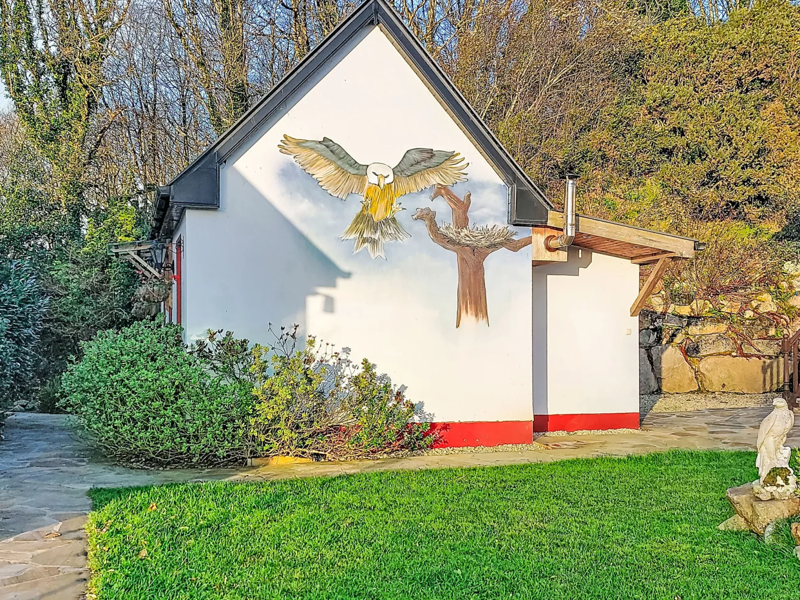 Eagle Nest - Outside