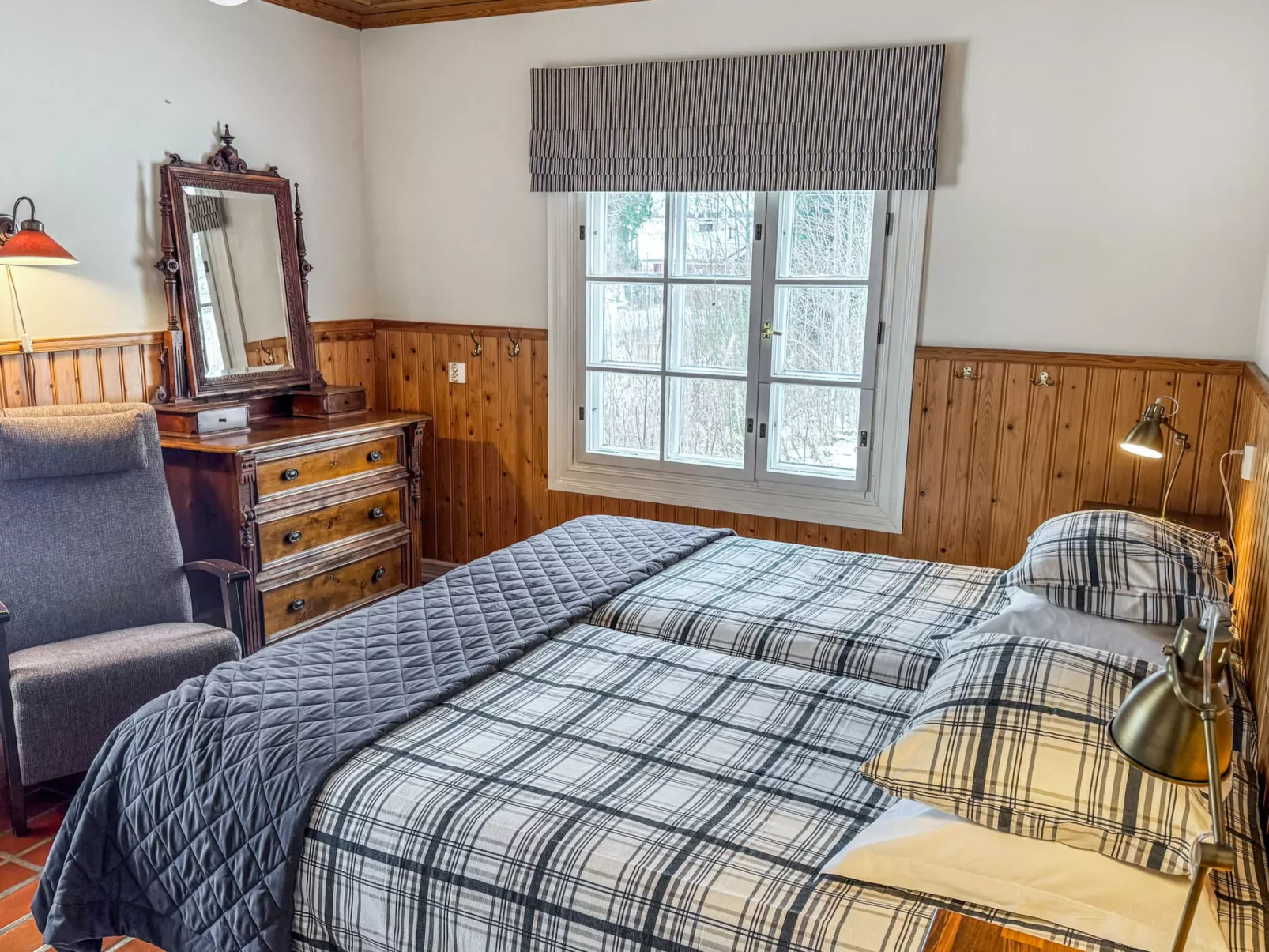 Peltosirkku - Inside