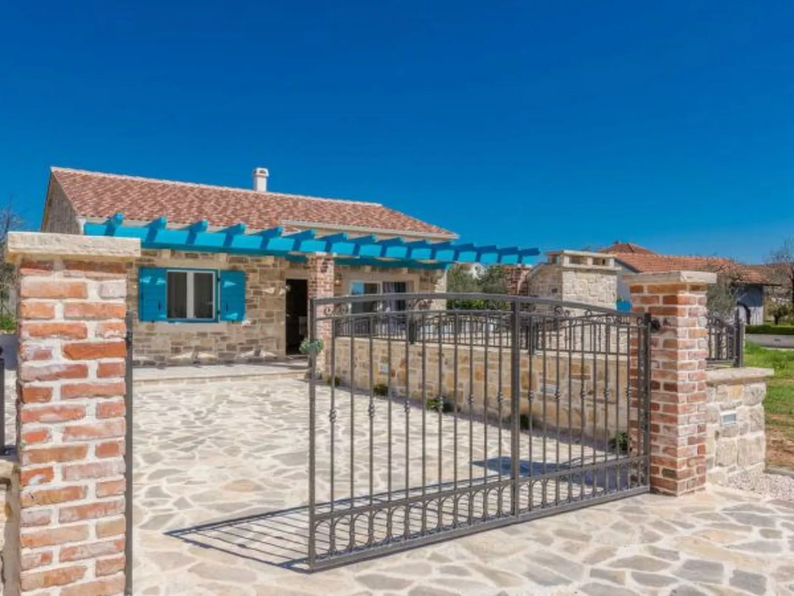 Stone Villa Gelosia Rustica with heated pool - Image-tags.info