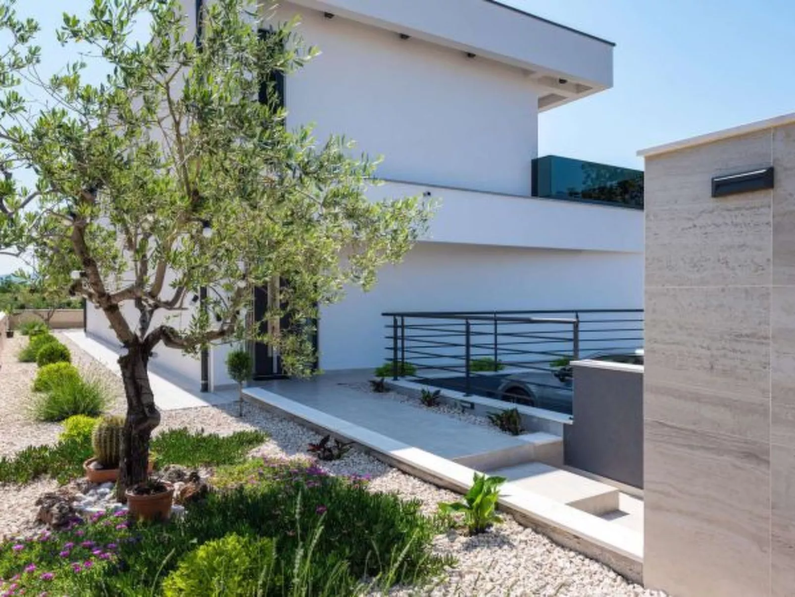 Villa Royal Hill with pool - Image-tags.info