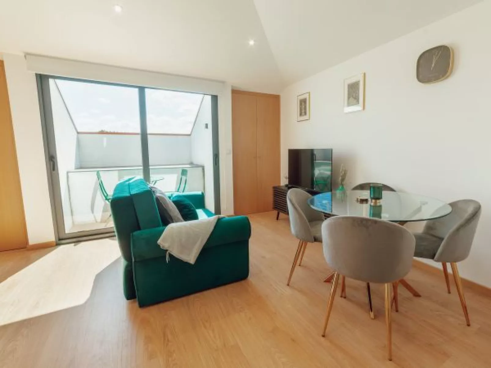 MODERN & STYLISH APARTMENT III by VACATIONY - Inside