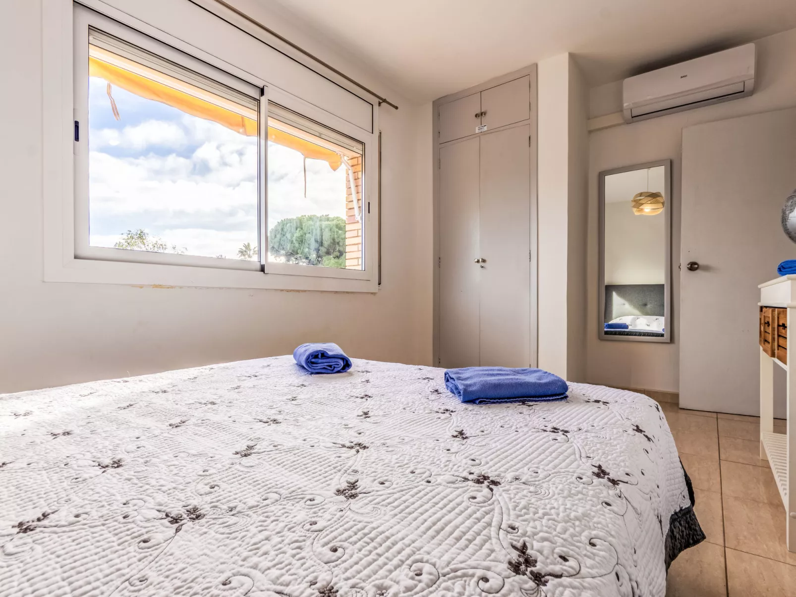 Higini Angles - Inside