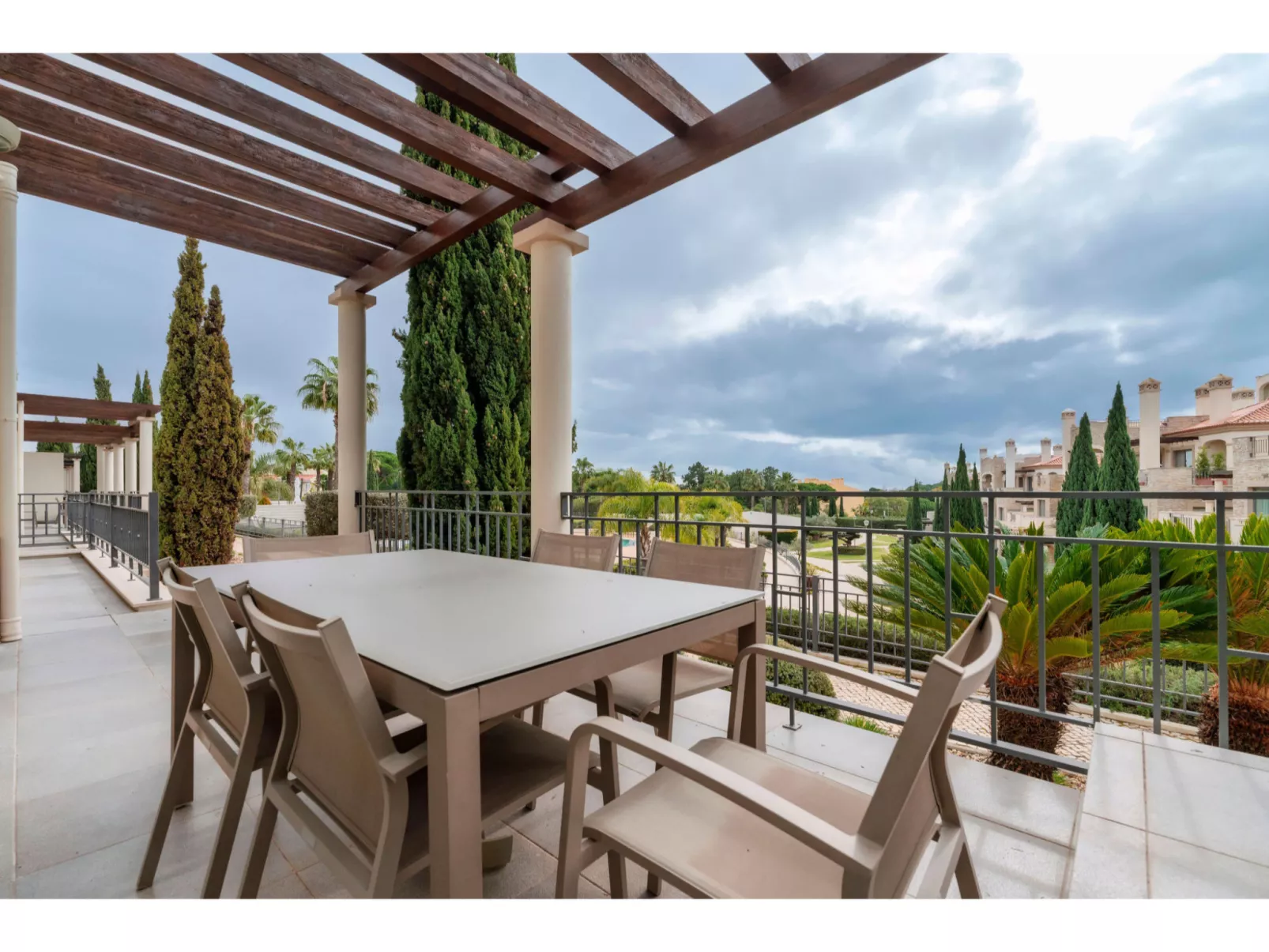 Pine Hills - Outside