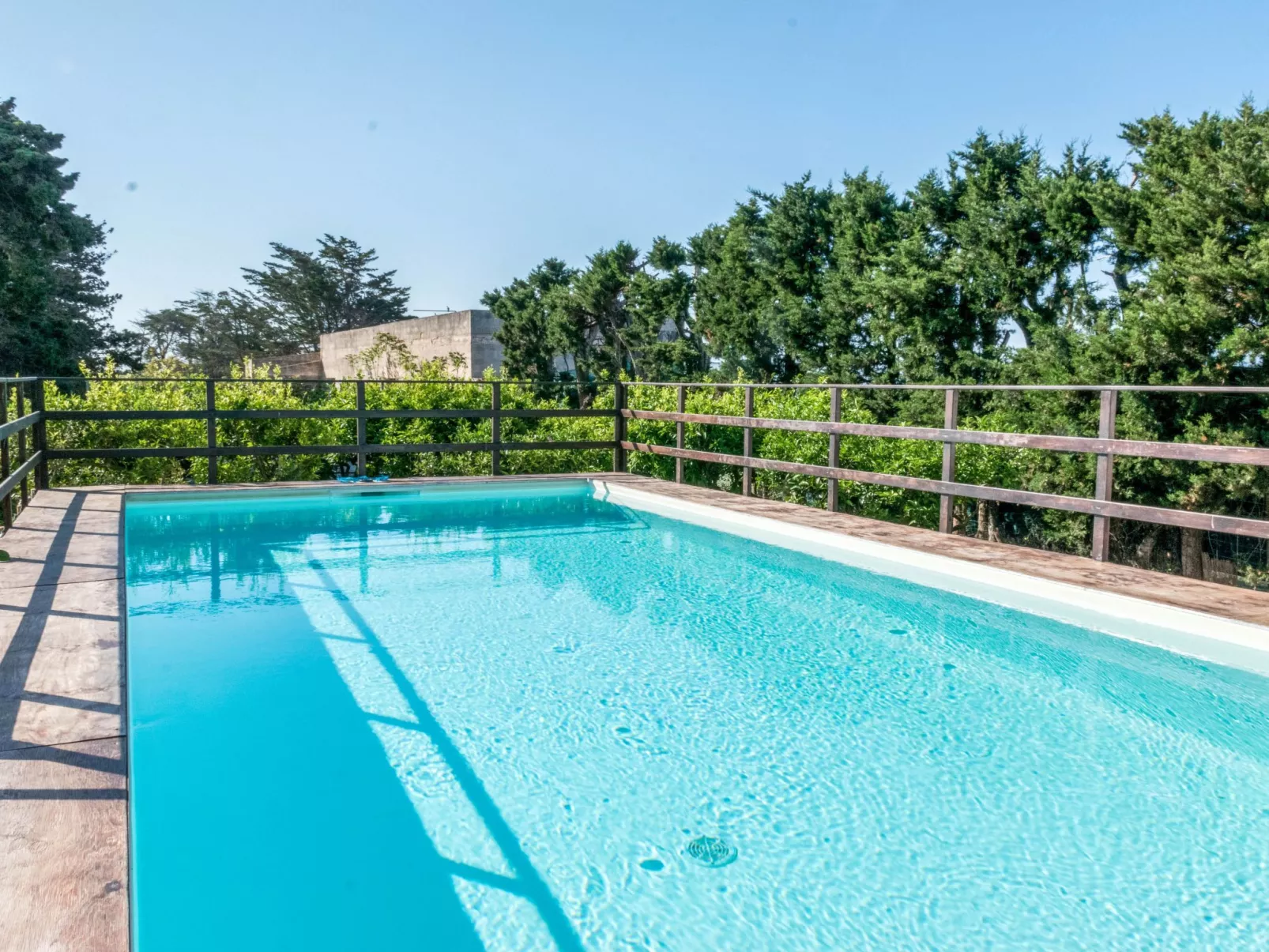 Anwesen mit Privatparkplatz - Draußen