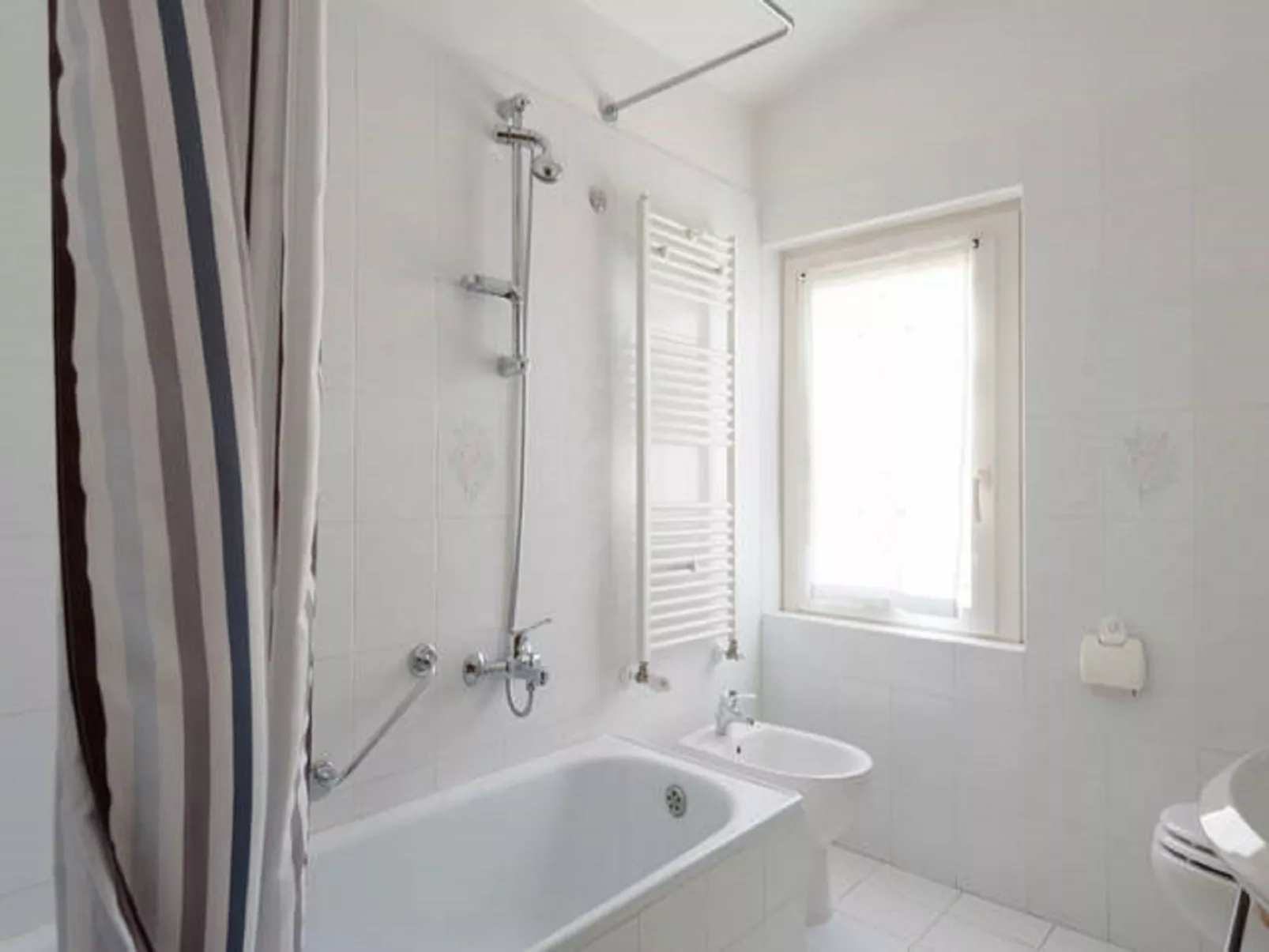 Ferienzimmer in Tolasudolsa Zimmer Frühstück - Inside