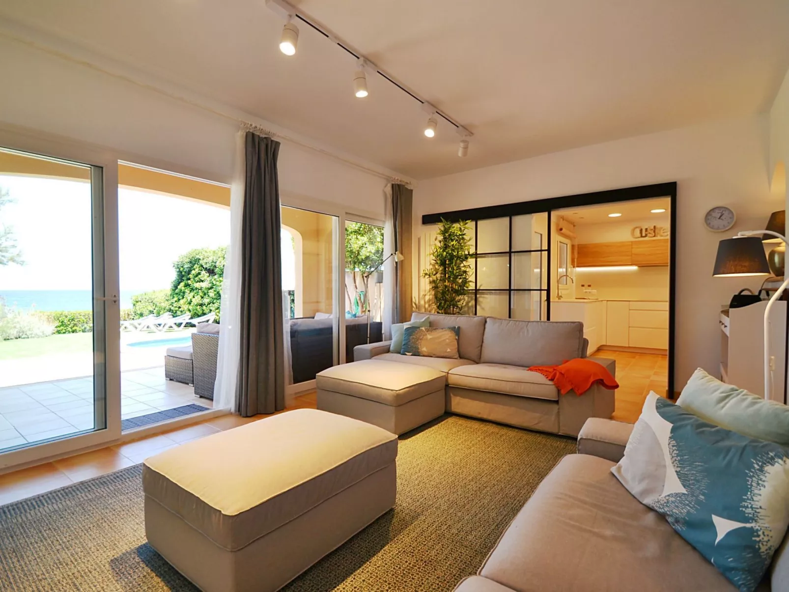 Gemütliches Ferienhaus in Urbanització S'estanyol mit Privatem Pool - Drinnen