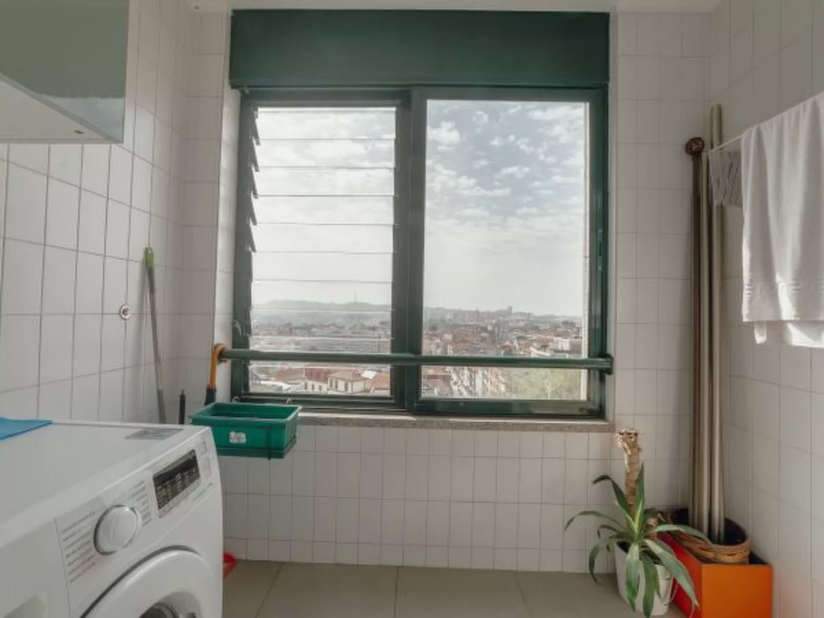 DOWNTOWN GRAND TOWER VIEW by VACATIONY - Inside