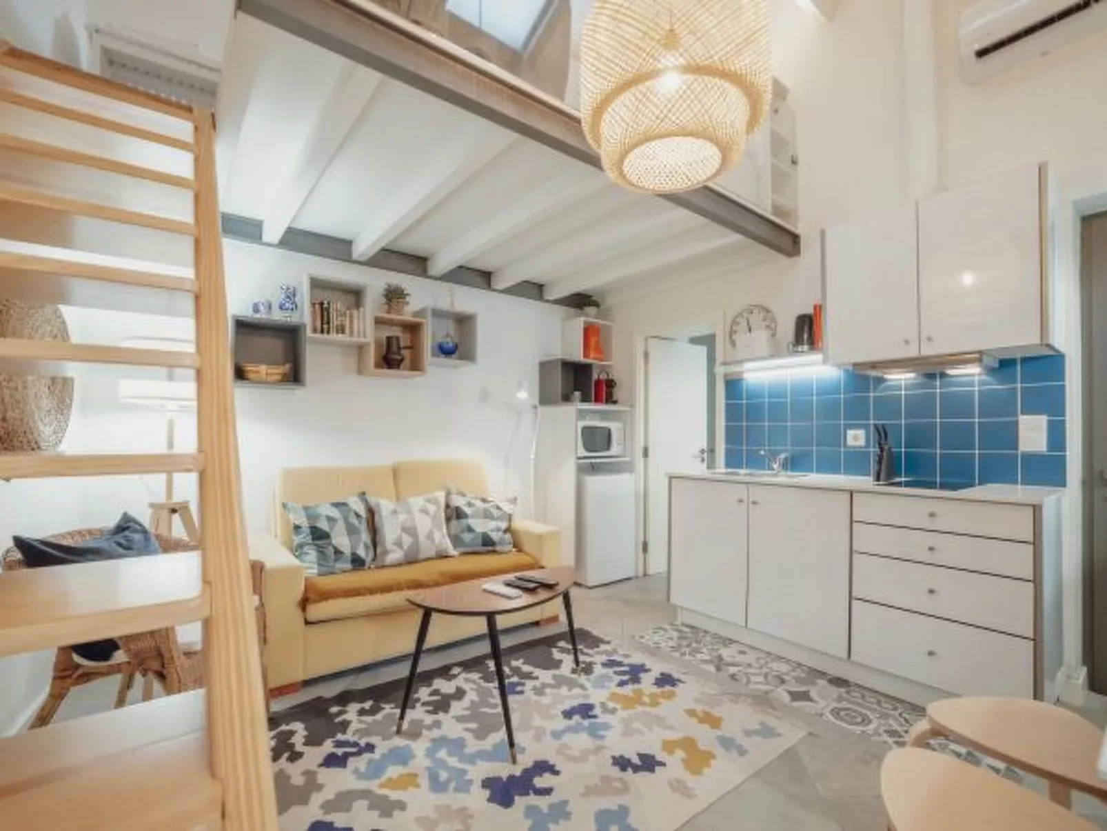 MEZZANINE STYLISH APARTMENT H by VACATIONY - Inside