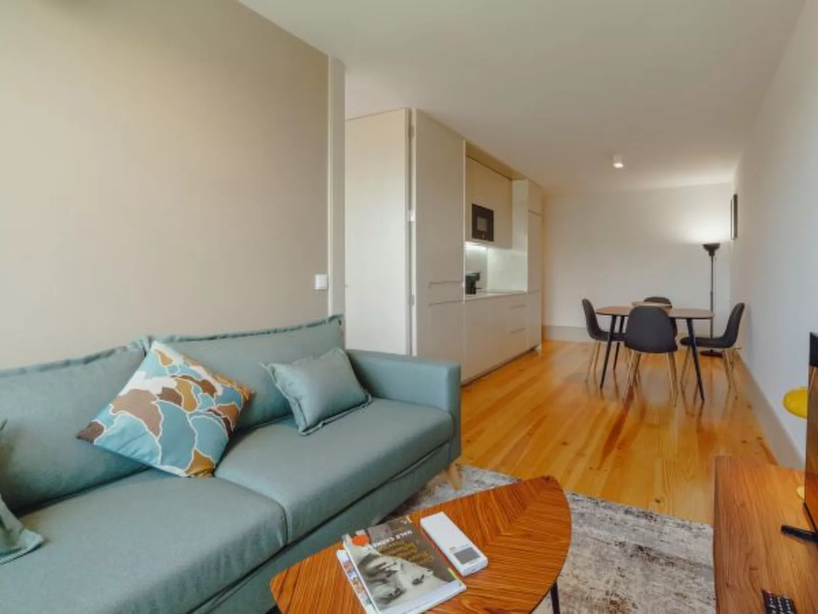 LEGACY OPORTO DESIGN APARTMENT G by VACATIONY - Inside