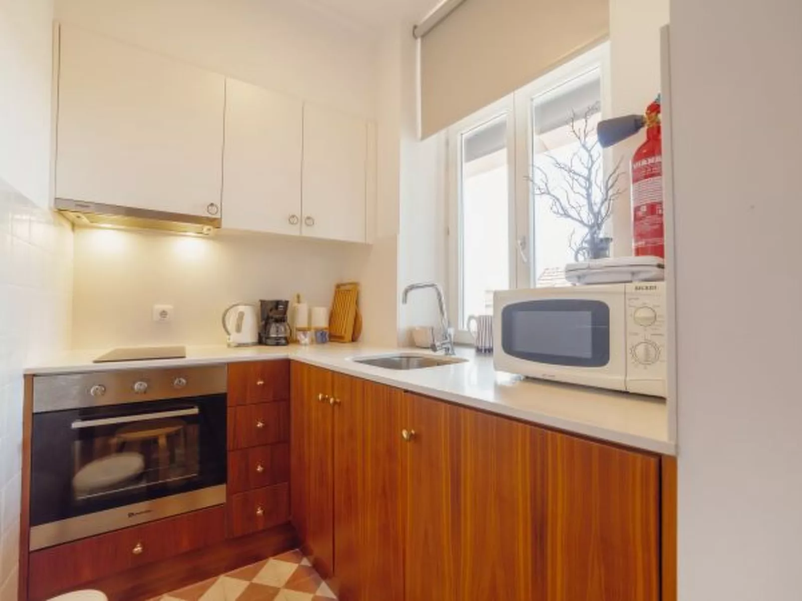 DOWNTOWN MODERN STUDIO with TERRACE by VACATIONY - Drinnen