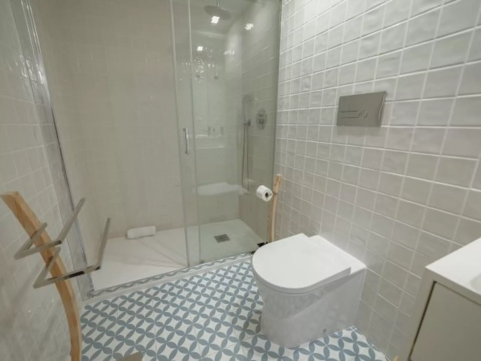 DOWNTOWN CLERIGOS with RIVER VIEW by VACATIONY - Inside