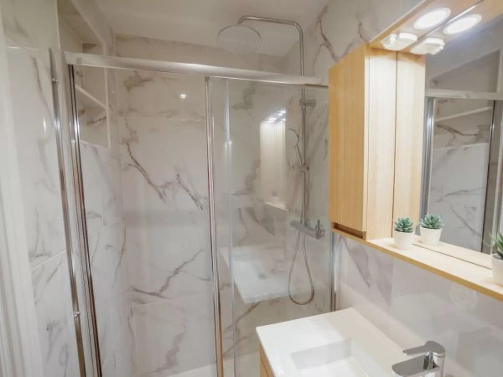 LAPA STYLISH APARTMENT A by VACATIONY - Drinnen