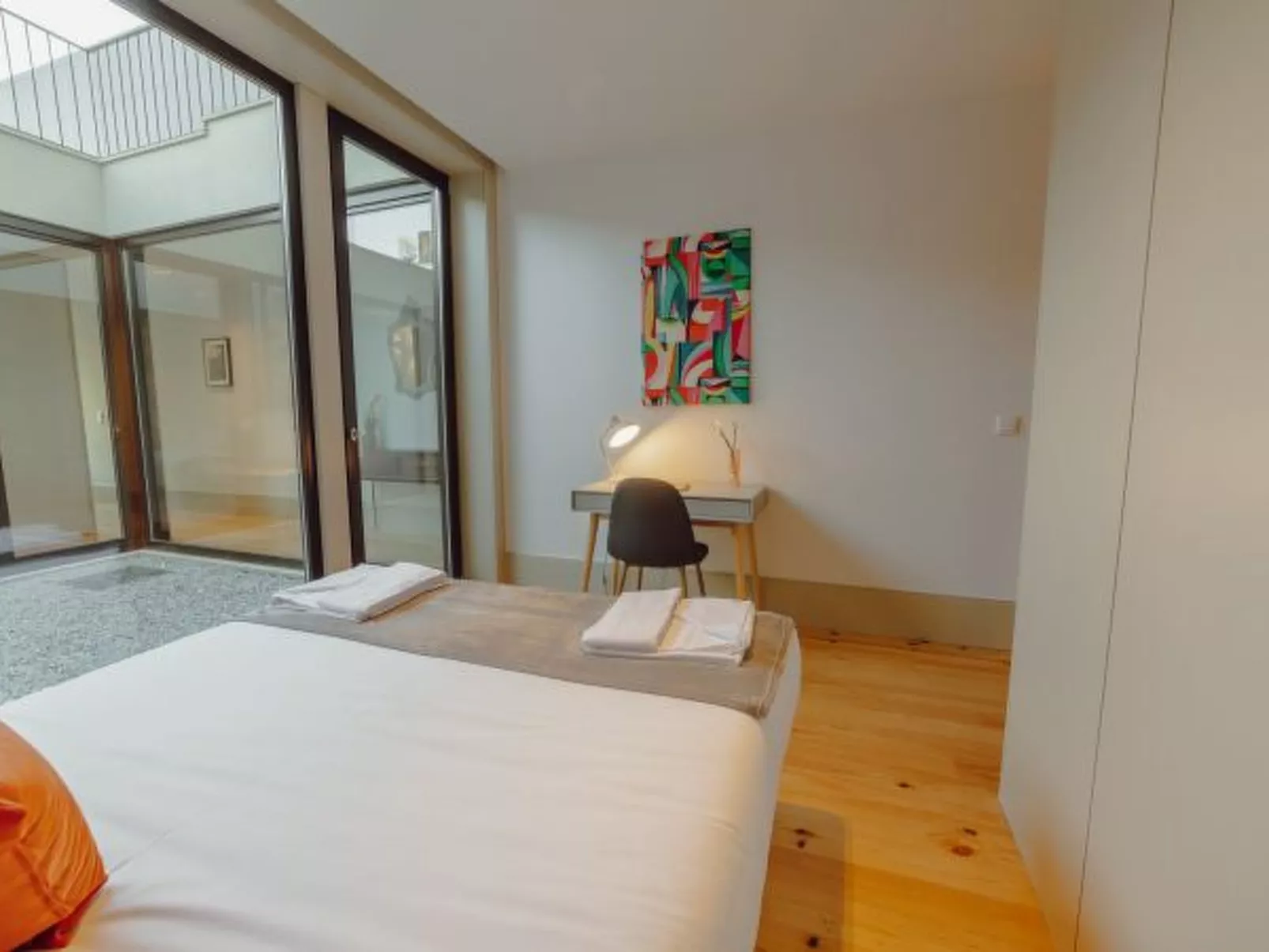 LEGACY OPORTO PREMIUM APARTMENT B by VACATIONY - Inside
